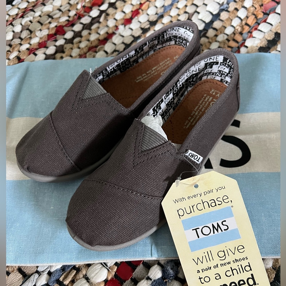 Toms Youth, NWT, multiple sizes